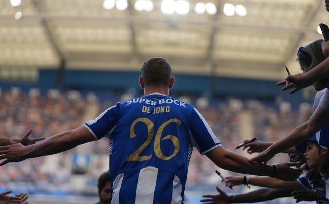 亚博体育转会期波尔图调整名单以备荷甲，内部沟通环节打磨，气氛紧张，赛程密集仍需轮换的简单介绍